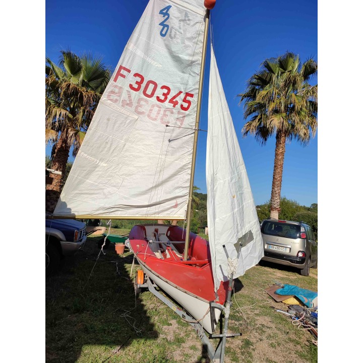 Red 420 sailing dinghy, well maintained and in good condition