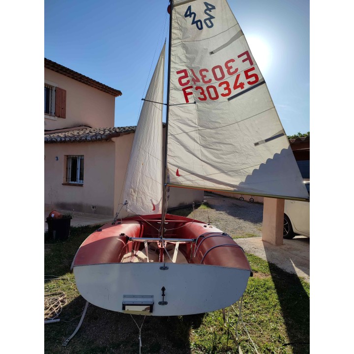 Red Lanaverre 420 sailing dinghy