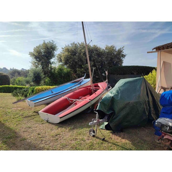 Red Lanaverre 420 sailing dinghy
